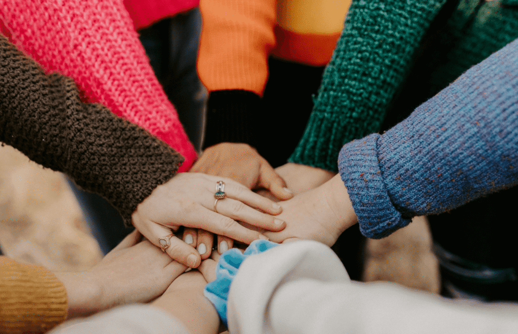 El Poder de lo Colectivo: La Tarea del Psicólogo Social Sistémico con su Mirada hannah busing zyx1bk9mqma unsplash (3)